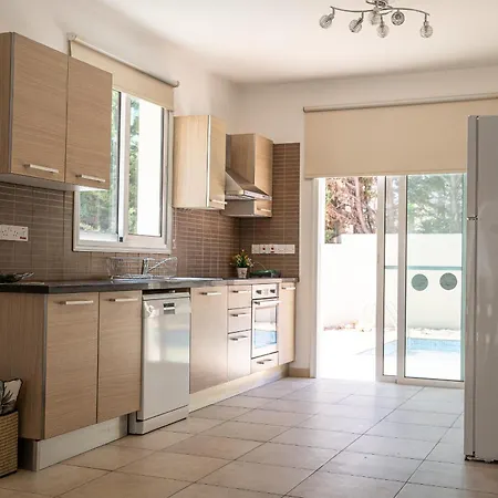فيلة Ekaterina Heights 3 Bdrm *