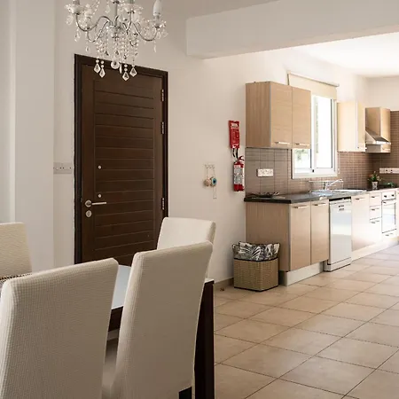 Ekaterina Heights 3 Bdrm *