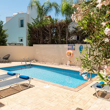 Ekaterina Heights 3 Bdrm *